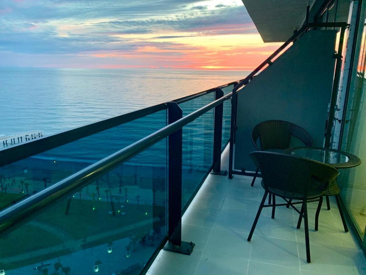 Sunshine Apartments Orbi Beach Tower Batumi Esterno foto